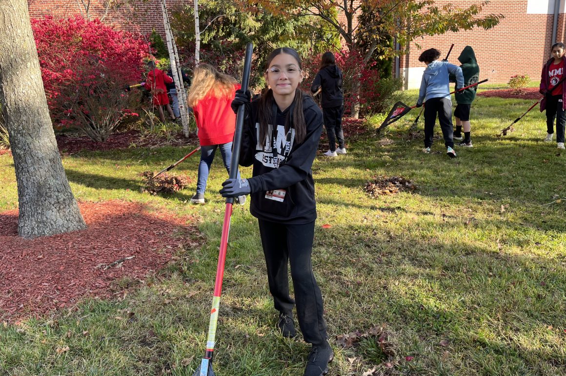 6th grade students in Courtyard