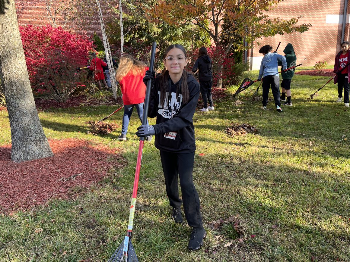 6th grade students in Courtyard